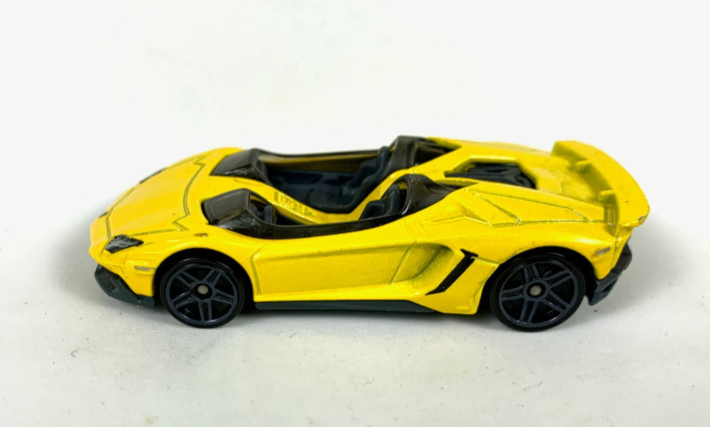 🔥🔥🔥🔥2013 Hot Wheels Lamborghini Aventador J  Yellow LOOSE🔥🔥🔥🔥
