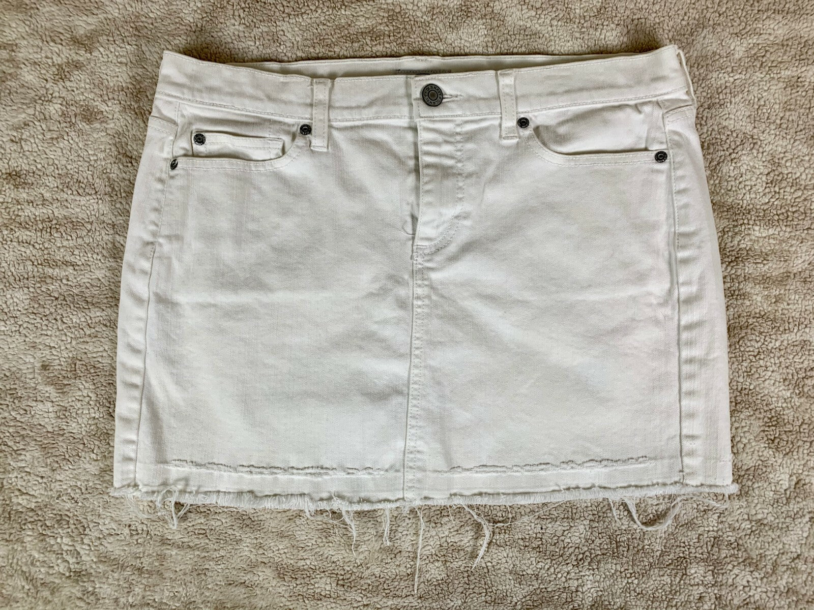 OLD NAVY WOMENS STRETCH SKIRT WHITE SIZE 10 99% COTTON 1% SPANDEX WHITE NICE