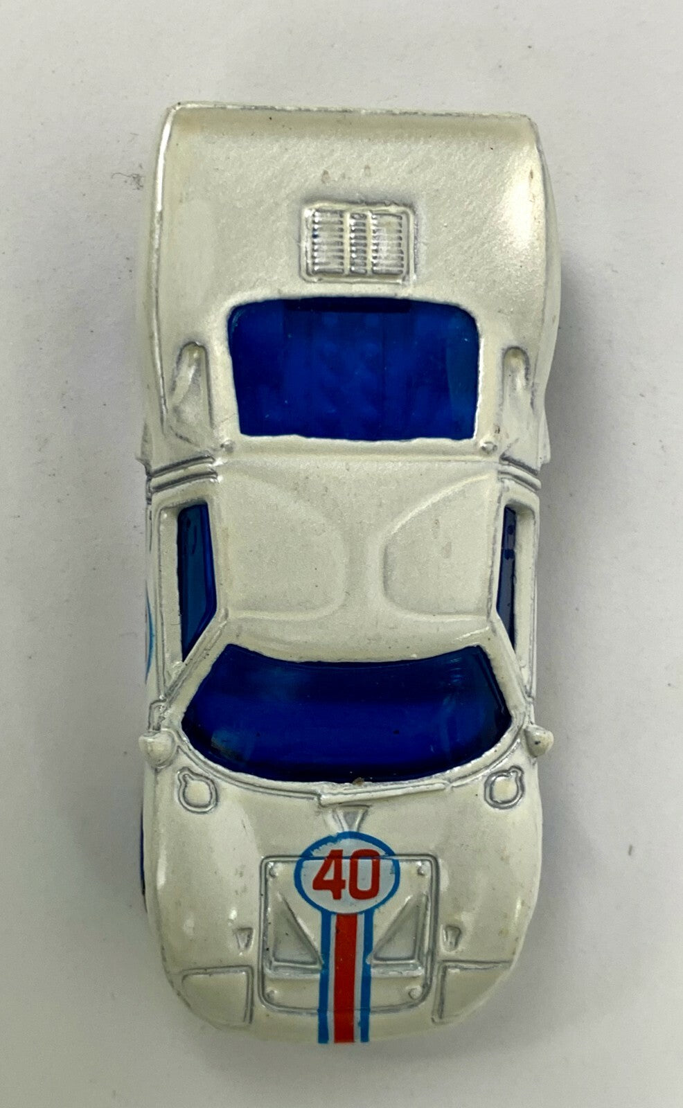 🔥HOT WHEELS FORD GT40 SUPER CAR WHITE w/ BLUE WINDOWS & ANODIZED WHEEL RARE🔥