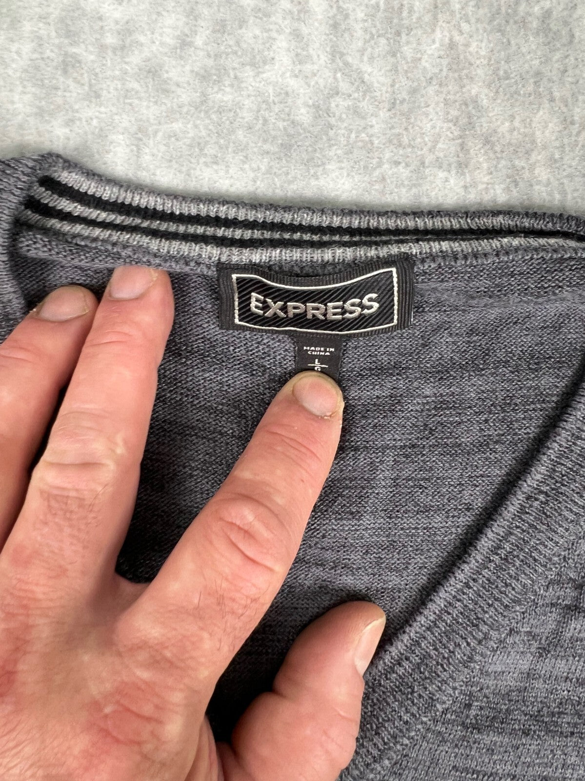 🔥🔥🔥Express Mens Grey Long Sleeve V-neck Sweater Size Large 🔥🔥🔥