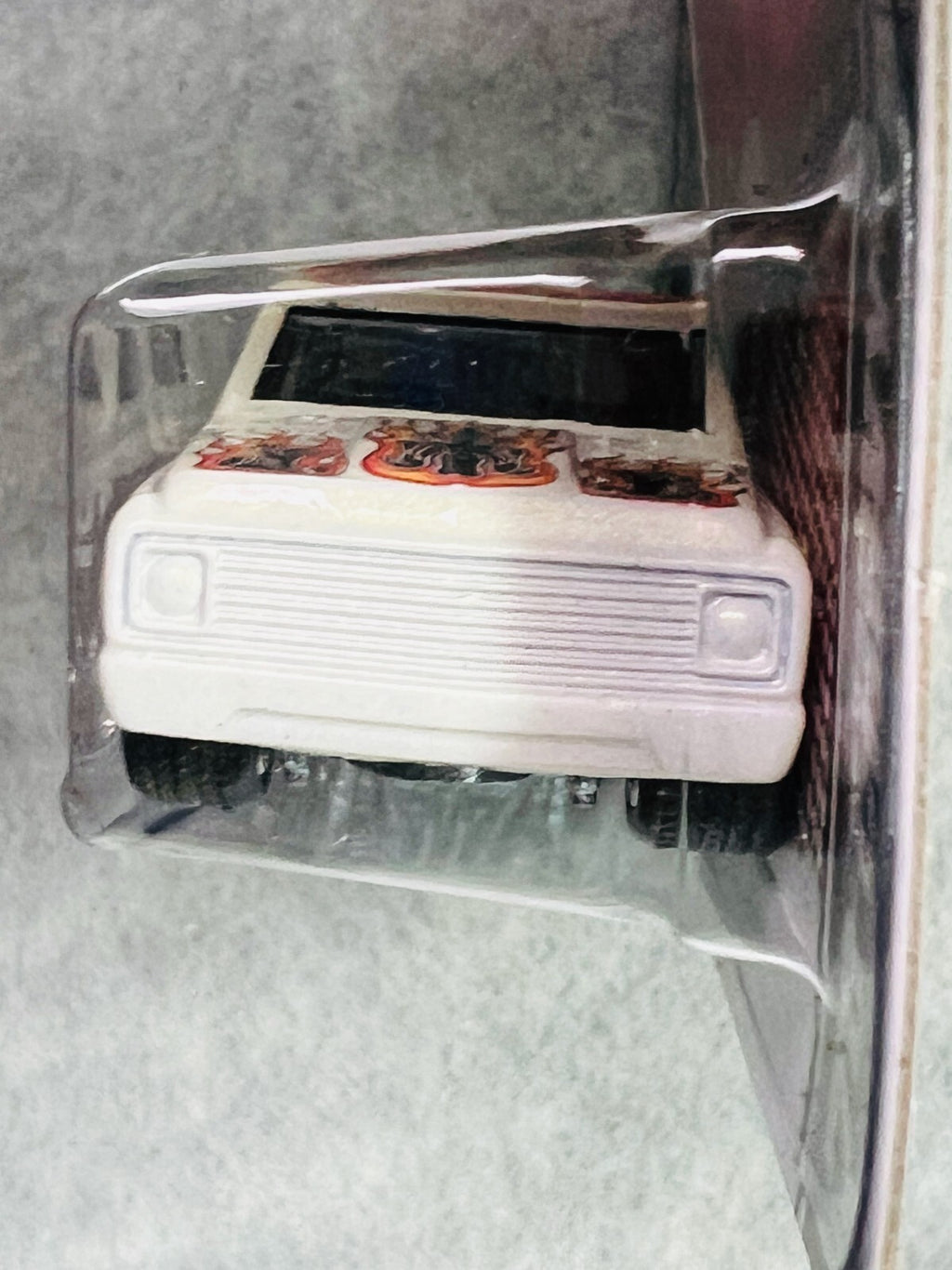 🇺🇸🇺🇸Hot Wheels Garage  '70 Chevy Blazer White w/Real Riders H28🇺🇸🇺🇸