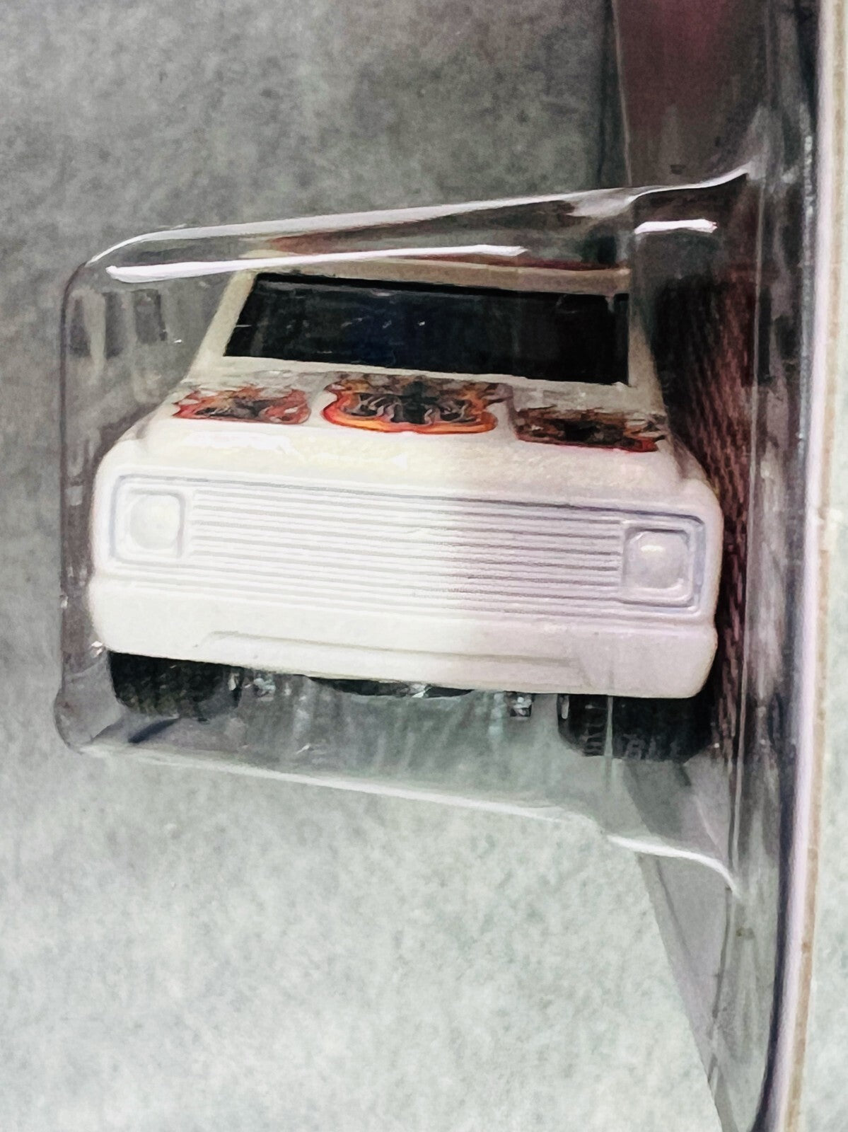 🇺🇸🇺🇸Hot Wheels Garage  '70 Chevy Blazer White w/Real Riders H28🇺🇸🇺🇸