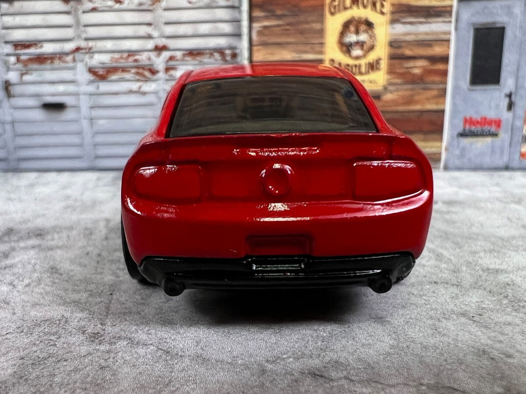 🐎🐎🐎Hot Wheels Car Meet 2010 Ford Mustang GT Red🐎🐎🐎