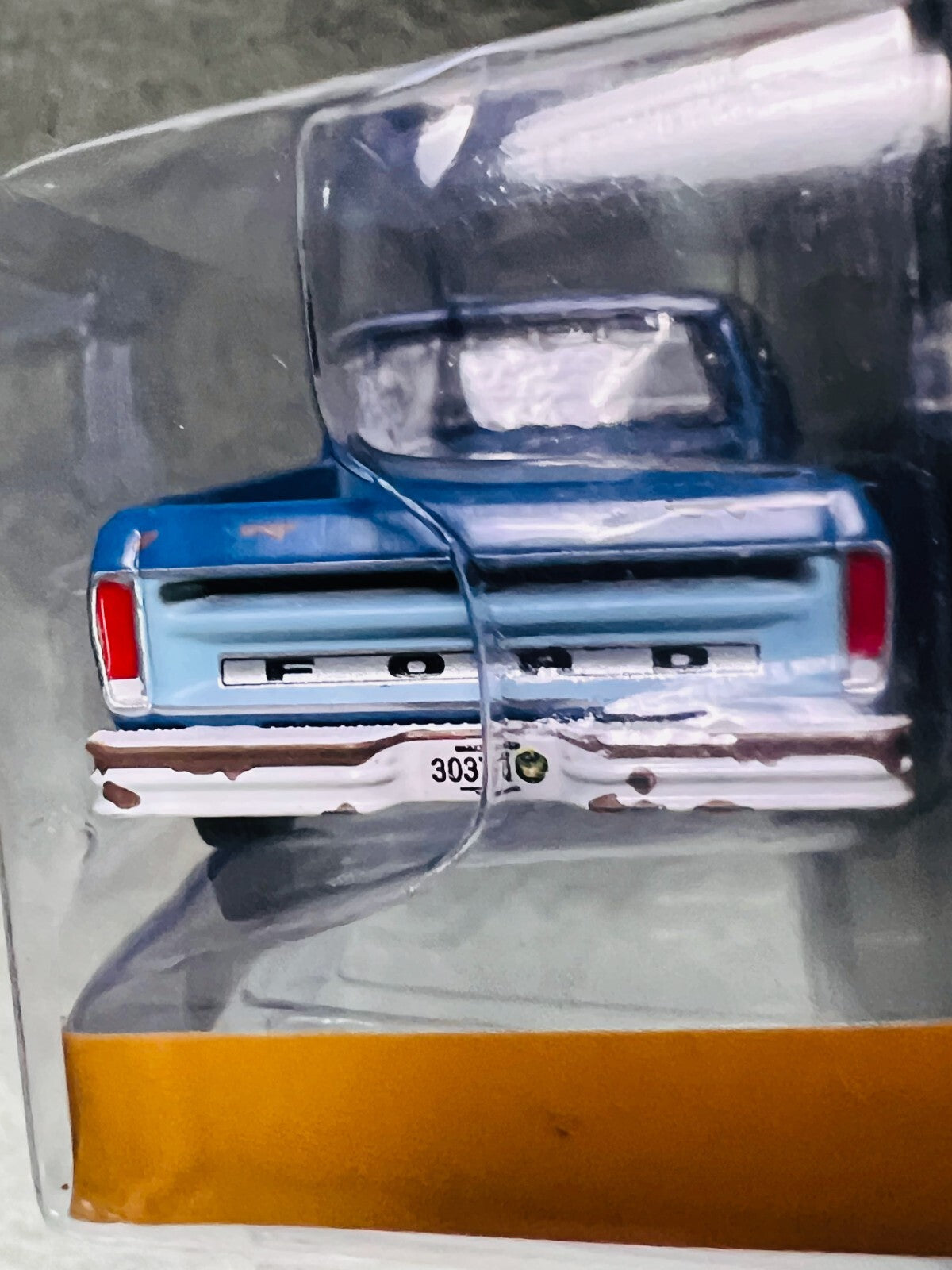 🔥🔥🔥Greenlight Yellowstone Hollywood 1978 Ford F-250 BLUE RIMS CHASE H33🔥🔥🔥