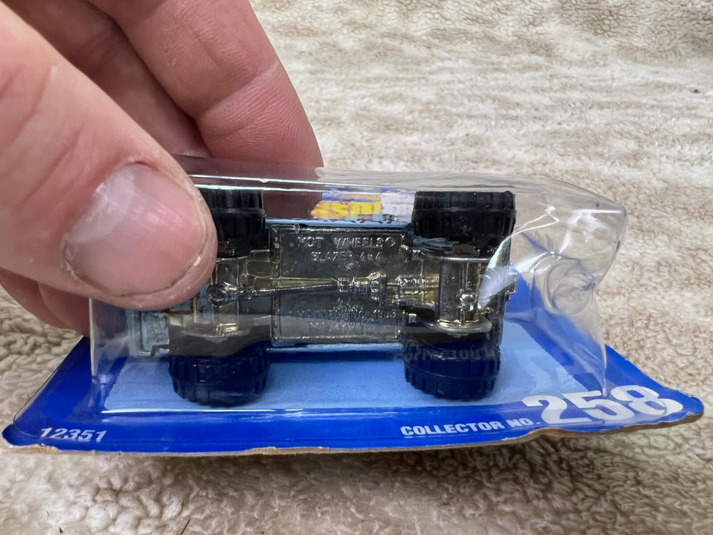 🔥🔥🔥🔥1995 Hot Wheels Blue Card Main Line Blazer 4X4 HW05🔥🔥🔥🔥