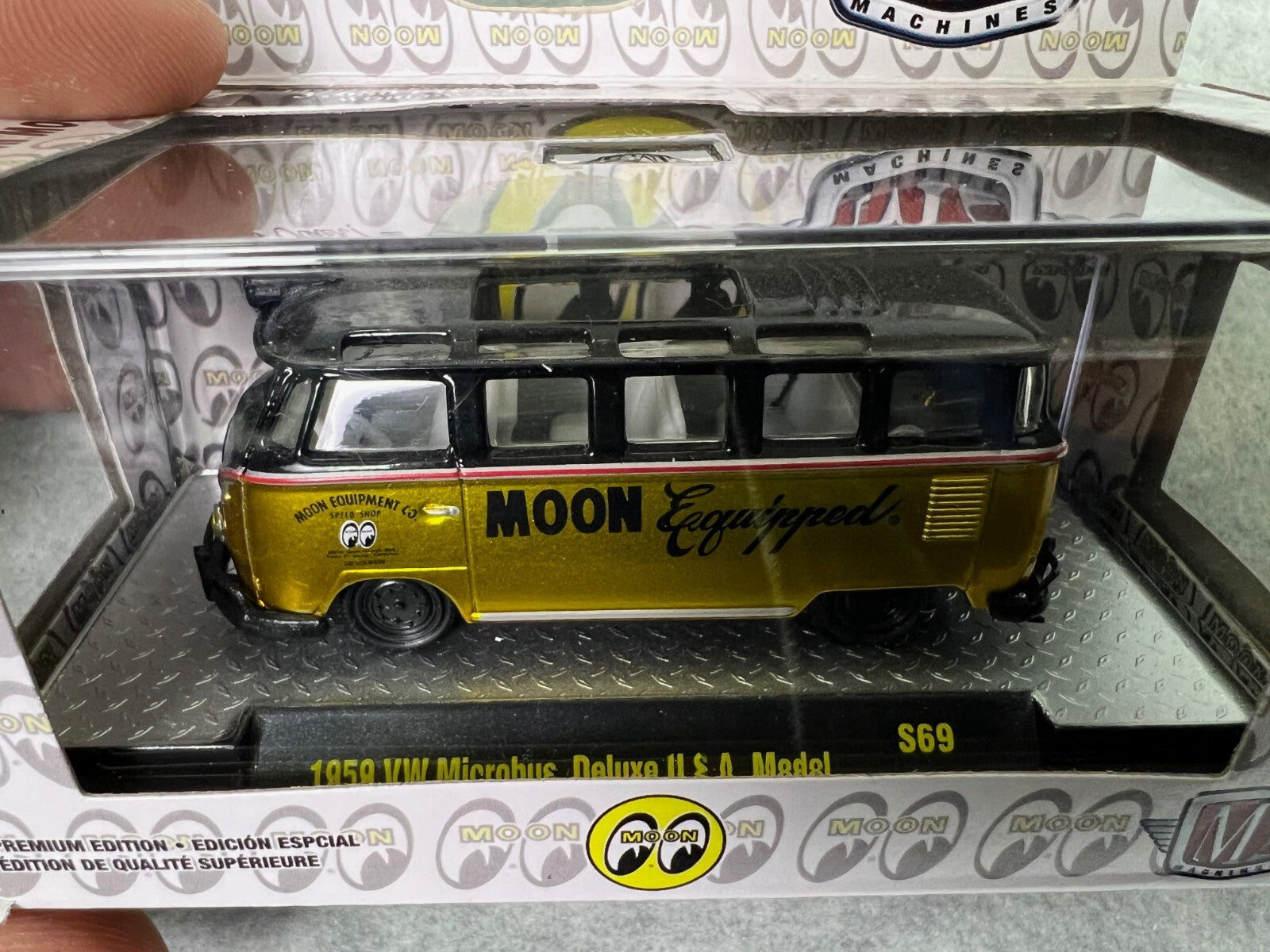 🔥M2 Machines Mooneyes Hobby Liquid Gold 1959 VW Mircrobus Deluxe USA S69 H14🔥