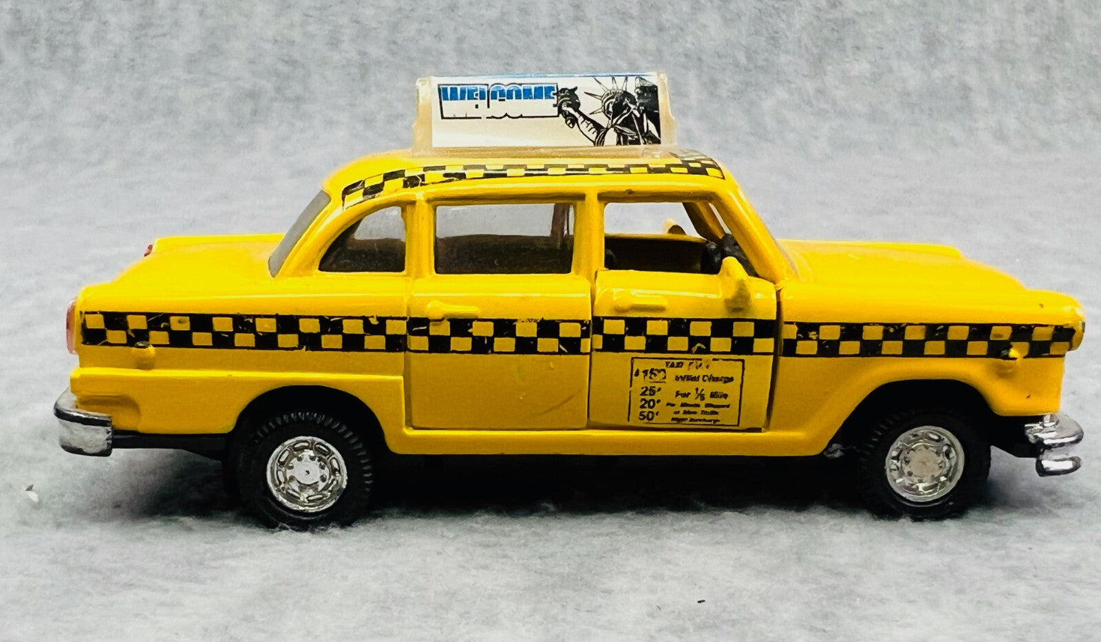 🔥🔥🔥Checker Taxi Cab 4 1/2" Long Pull-back Motor Made In China 🔥🔥🔥