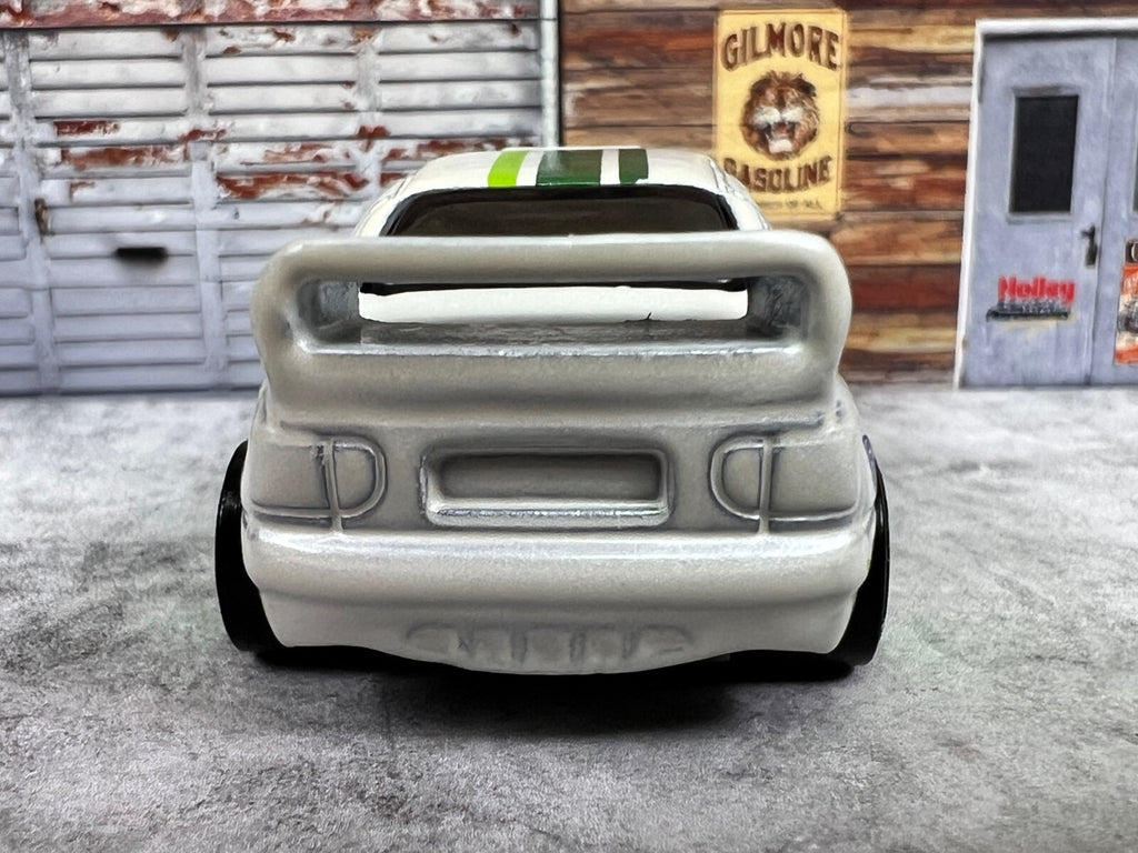 🔥🔥🔥🔥Hot Wheels Nightburnerz Ford Escort Rally White Green 🔥🔥🔥🔥