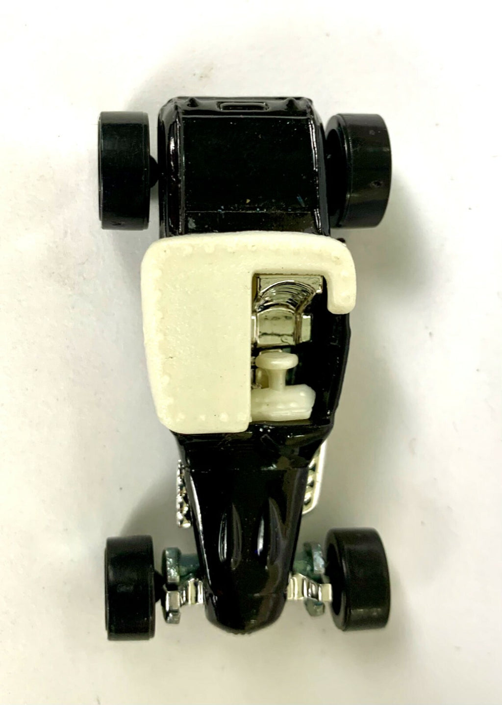 1998 HOT WHEELS TRACK T'S 2 1/4" BLACK DIECAST CAR WITH RED ORANGE FLAMES