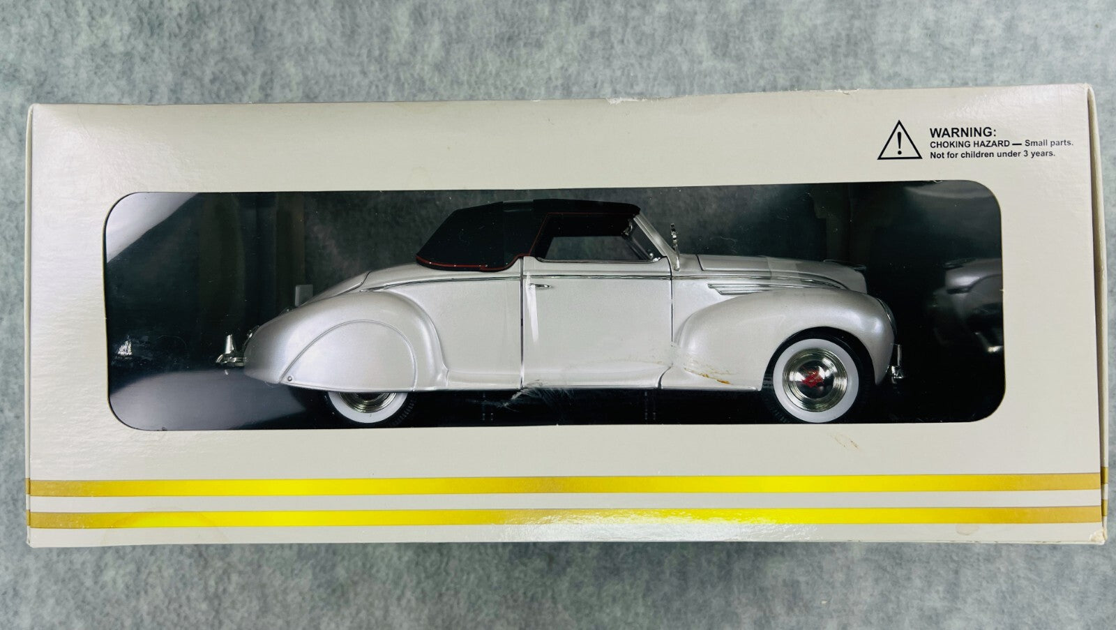 🇺🇸Signature Models 1939 Lincoln Zephyr Crawford Museum Pearl White 1:18🇺🇸