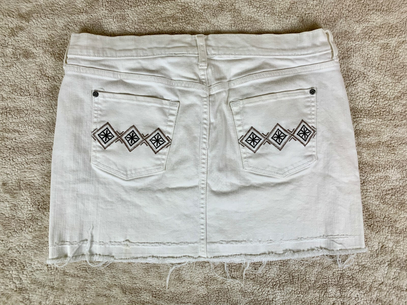 OLD NAVY WOMENS STRETCH SKIRT WHITE SIZE 10 99% COTTON 1% SPANDEX WHITE NICE