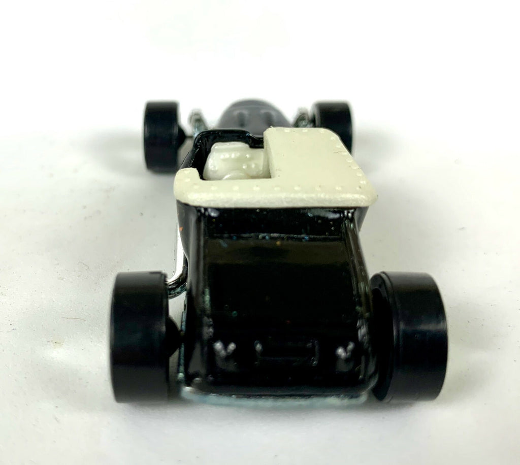 1998 HOT WHEELS TRACK T'S 2 1/4" BLACK DIECAST CAR WITH RED ORANGE FLAMES
