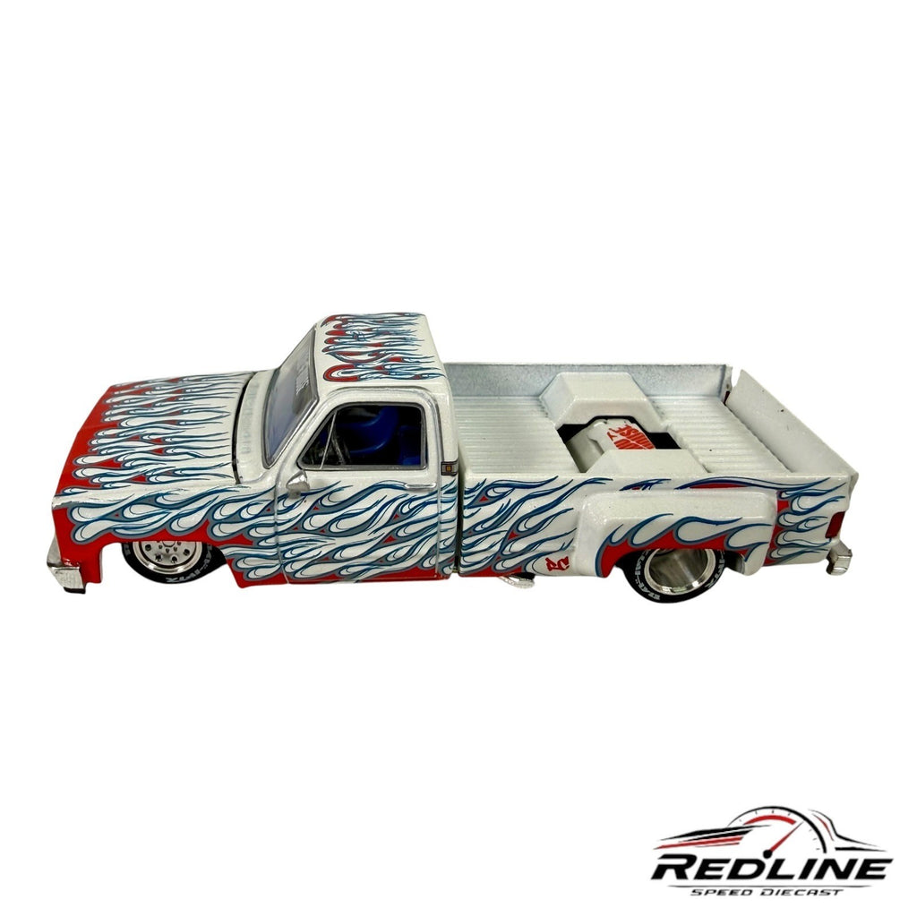 🇺🇸Kaido House  Chevrolet Silverado Dually on Fire V2 White 1:64 H1🇺🇸