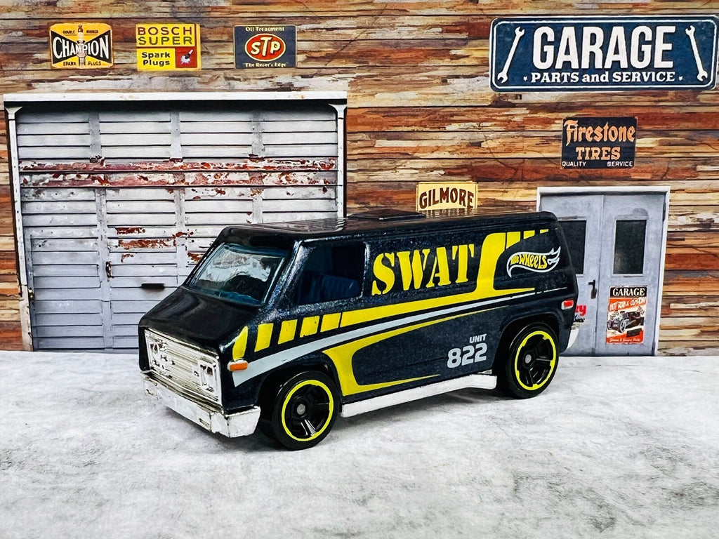 🔥🔥🔥Hot Wheels Super Van HW City SWAT  Unit 822 C16🔥🔥🔥