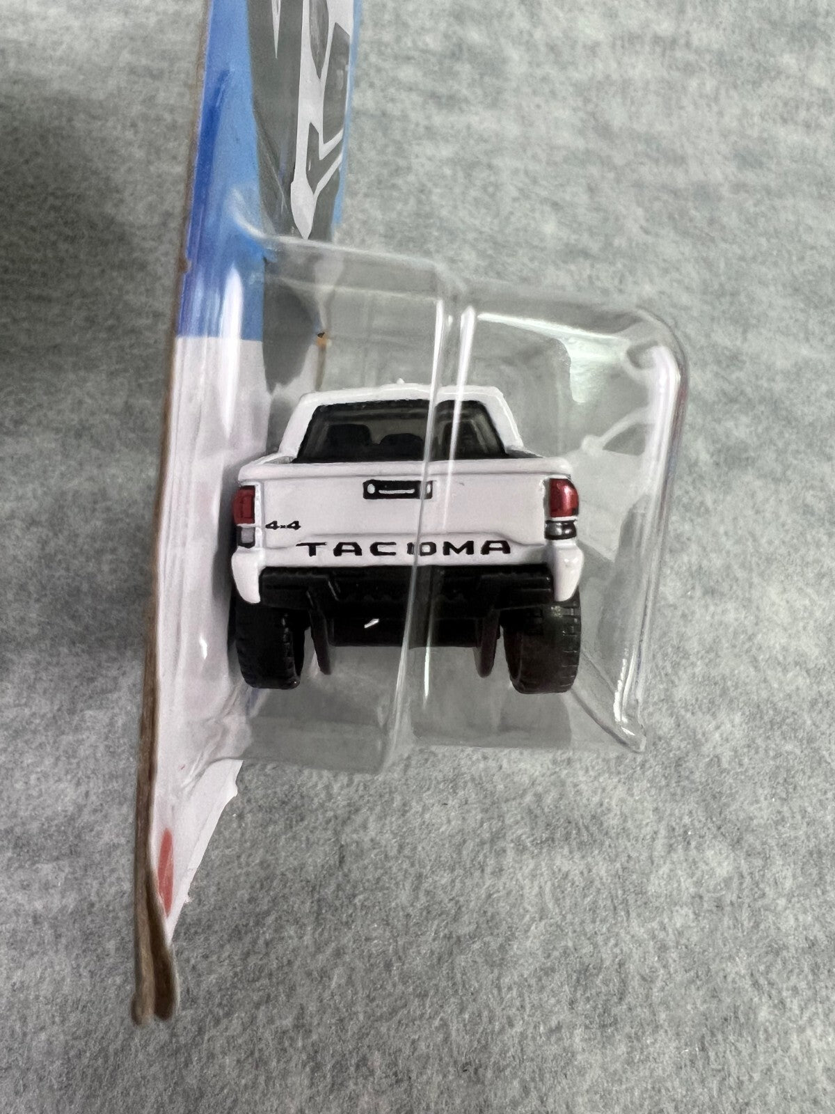 🔥🔥🔥Hot Wheels '20 Toyota Tacoma White w/Blue Rims HW Baja Blazers HW21🔥🔥🔥