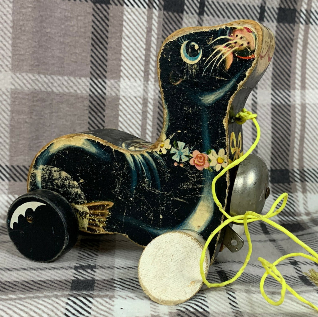 EARLY 1960s FISHER PRICE SUZI SEAL--MODERATE WEAR--