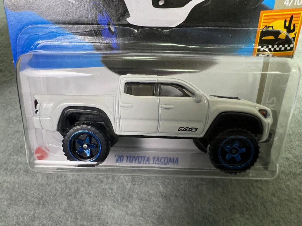 🔥🔥🔥Hot Wheels '20 Toyota Tacoma White w/Blue Rims HW Baja Blazers HW21🔥🔥🔥
