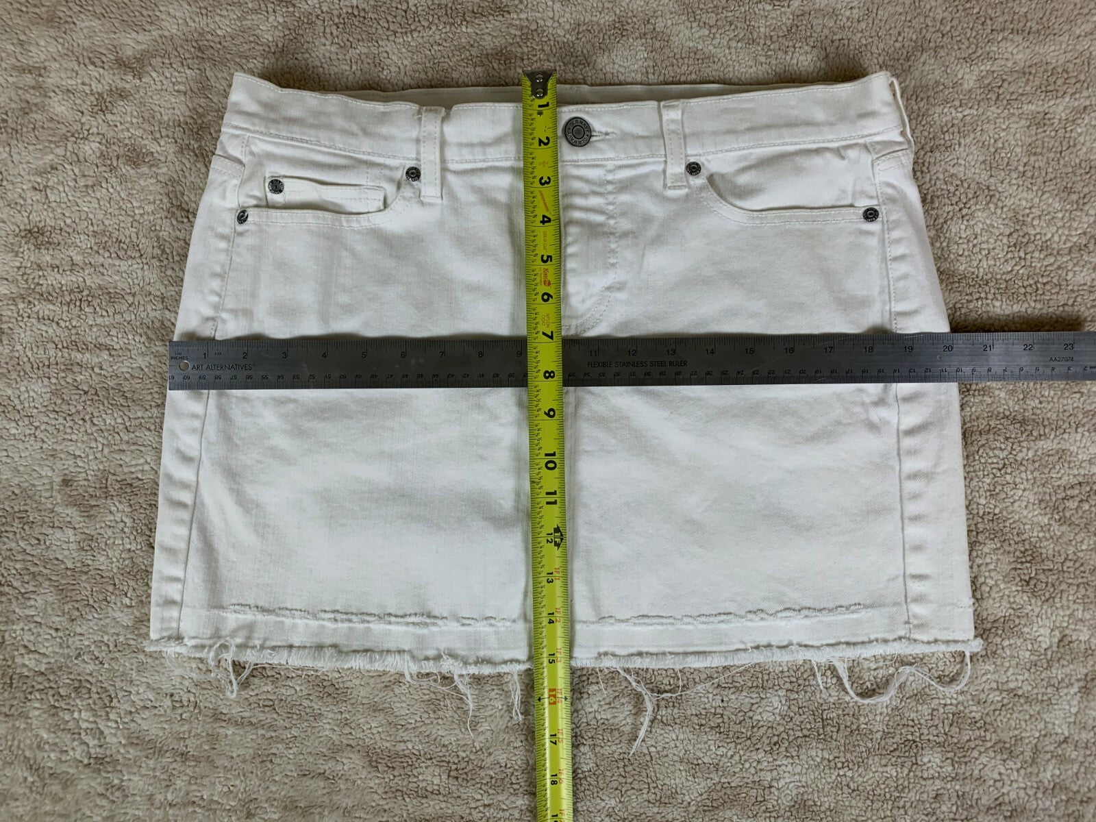 OLD NAVY WOMENS STRETCH SKIRT WHITE SIZE 10 99% COTTON 1% SPANDEX WHITE NICE