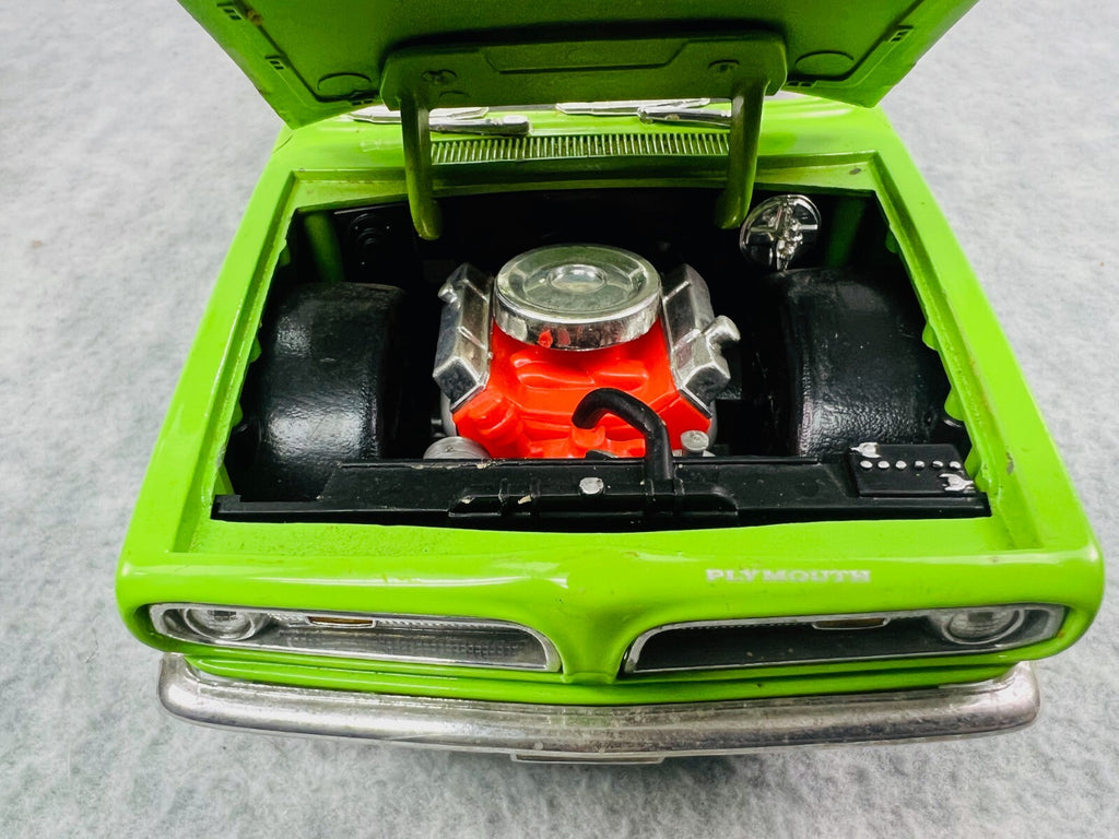 🔥Road Model Signature Cars 1969 Plymouth Barracuda 383 1:18 Die Cast Lime Green