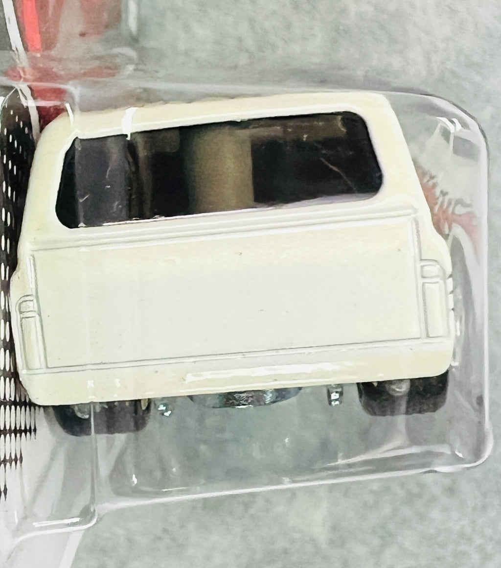 🇺🇸🇺🇸Hot Wheels Garage  '70 Chevy Blazer White w/Real Riders H28🇺🇸🇺🇸