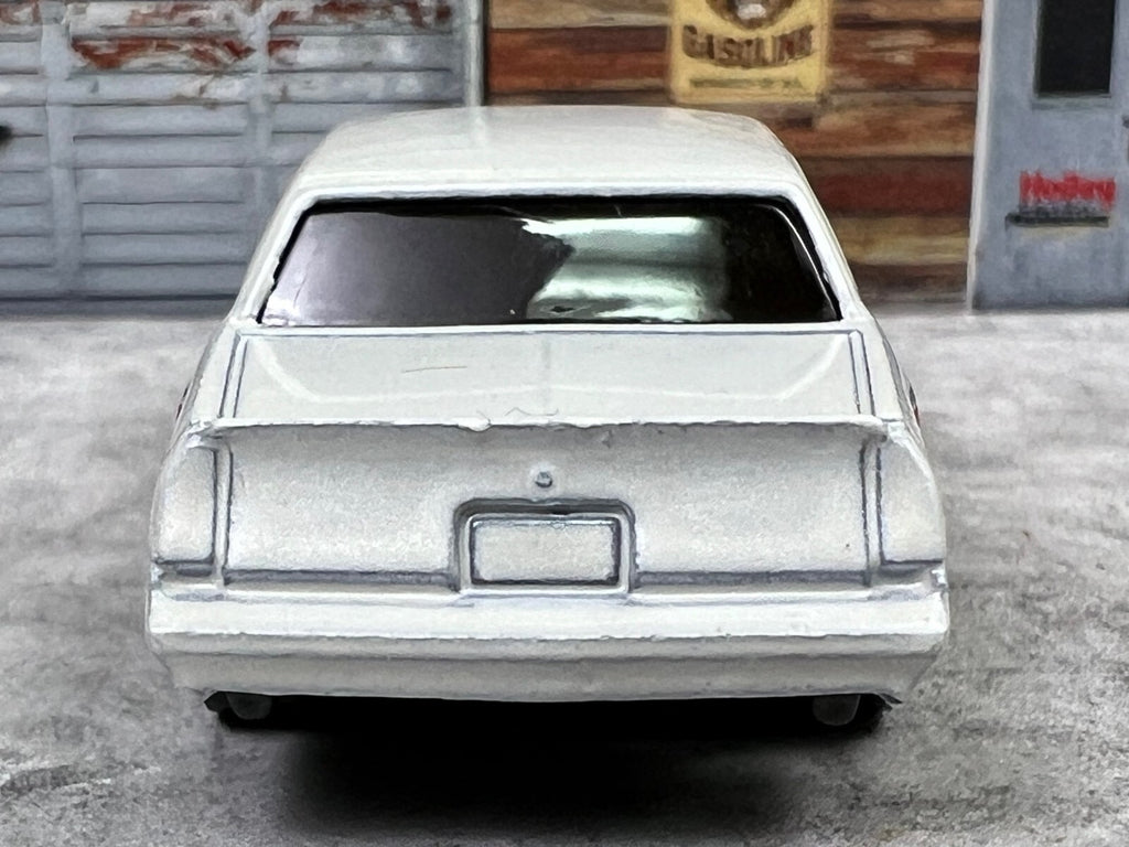 🇺🇸🇺🇸HOT WHEELS '86 Monte Carlo SS White HW Muscle Mania Chevy C18🇺🇸🇺🇸