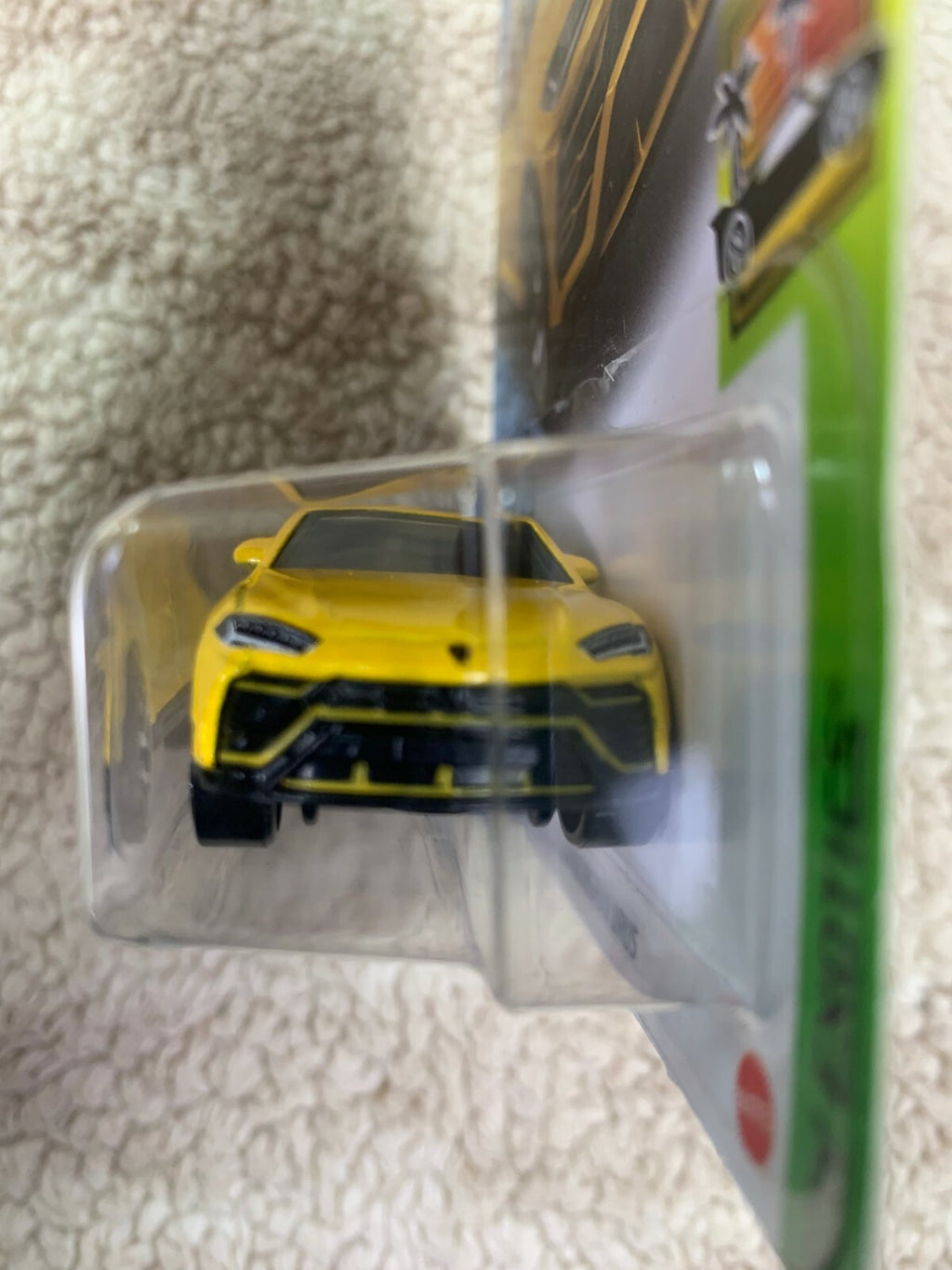 ***Hot Wheels Factory Fresh 1/10 - '17 Lamborghini Urus (Yellow) 213/250 HW05***
