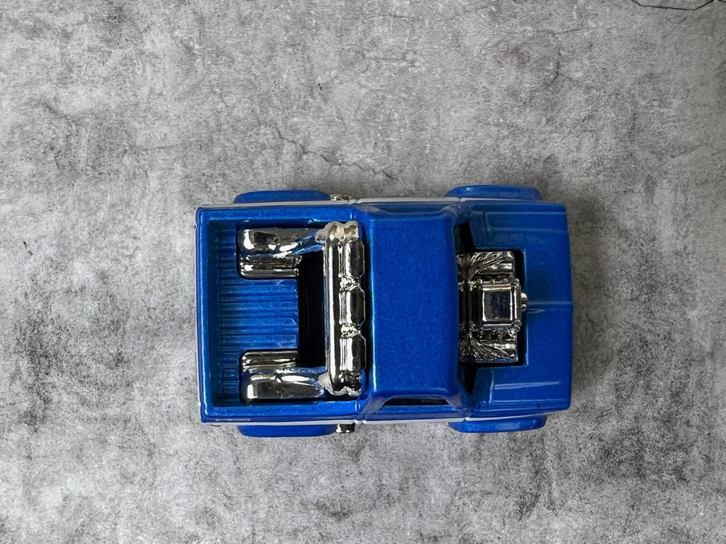 🔥🔥🔥Hot Wheels Toon'd 83 Chevy Silverado Tooned  Blue C13🔥🔥🔥