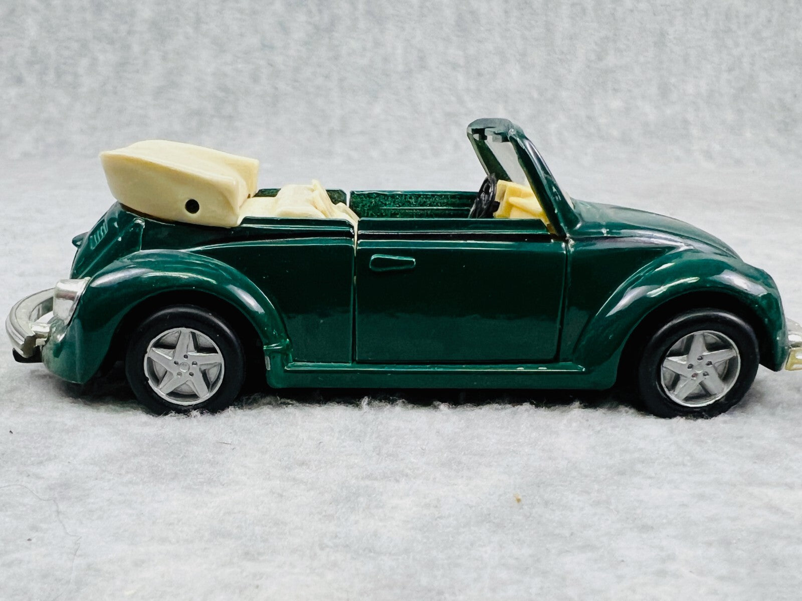 🇩🇪Maisto Diecast VW 1303 Cabriolet 1/36 Scale Motorized Pull-Back Action🇩🇪
