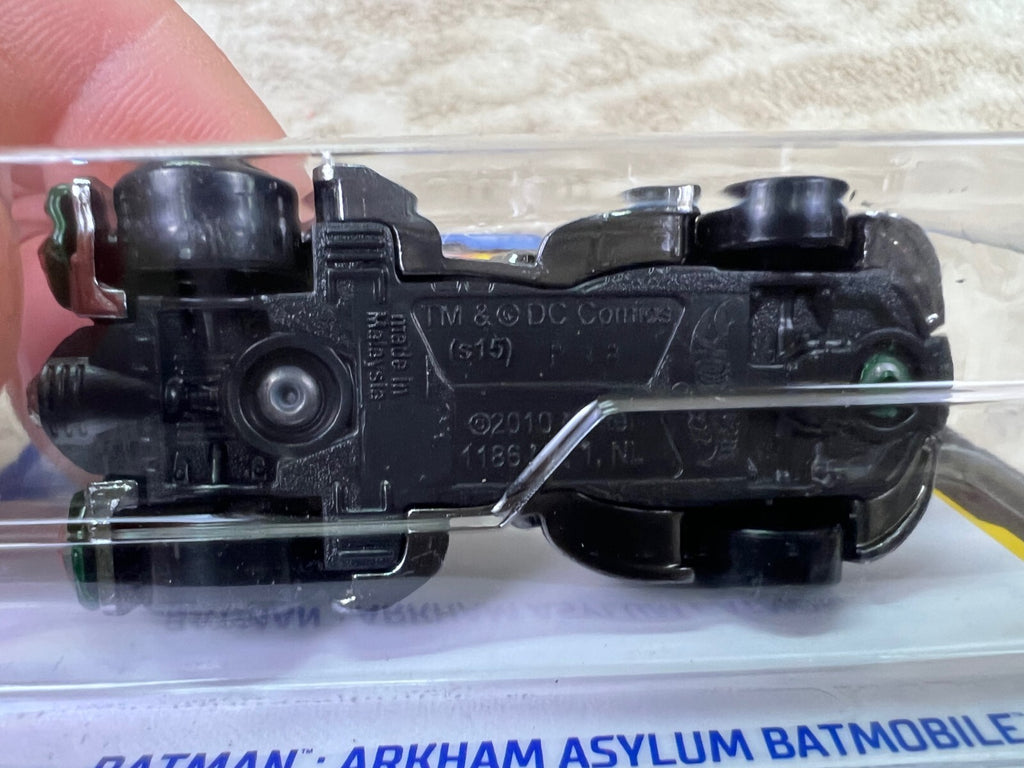 🦇🦇🦇🦇Hot Wheels Arkham Asylum Batmobile Green HW18🦇🦇🦇🦇