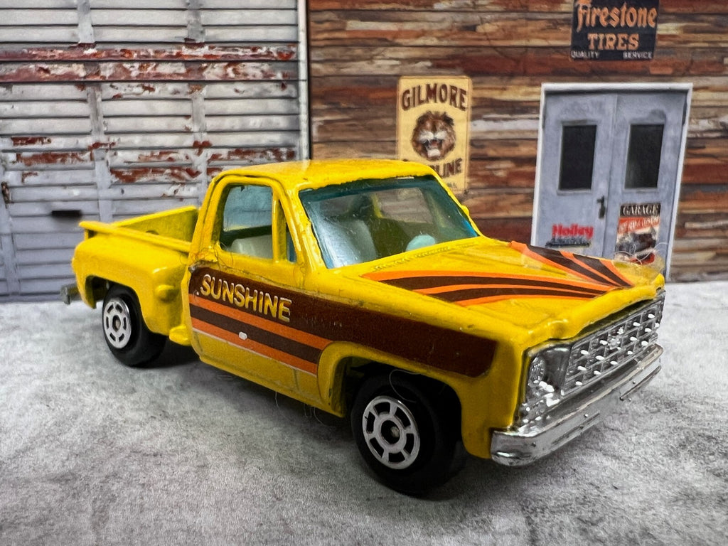 🔥🔥🔥 Yatming Chevy Stepside Pickup yellow Folding Tailgate  C12🔥🔥🔥